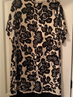 H&M Black Floral Short Sleeve Tee on Cream